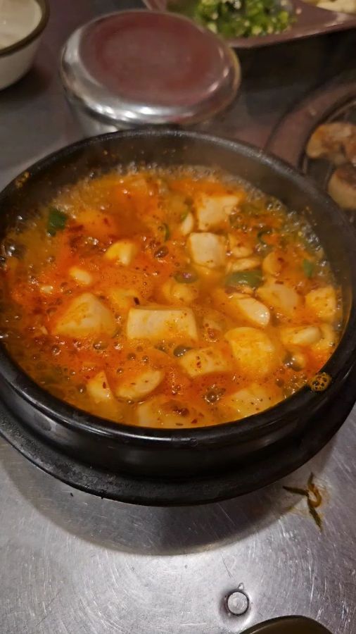 보글보글 끓는 버섯 된장찌개