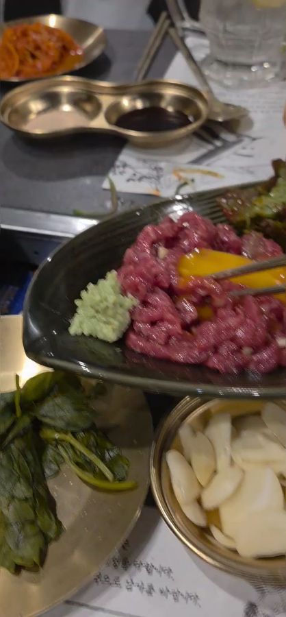 신선한 육회 비주얼