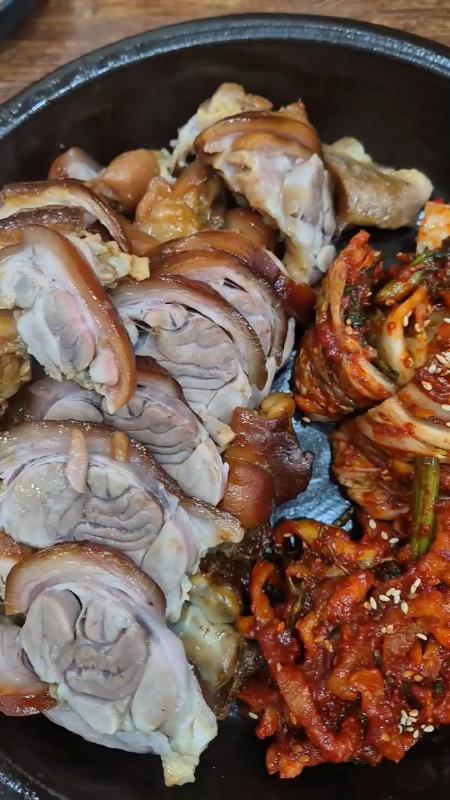 윤기가 흐르는 족발