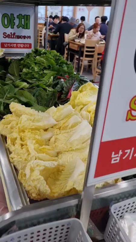 싱싱한 쌈 채소 코너