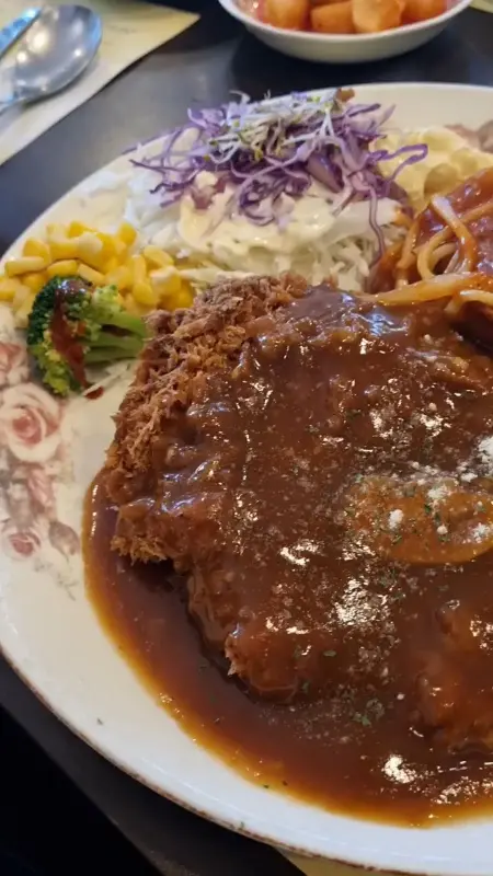 돈스 돈까스의 푸짐한 소스