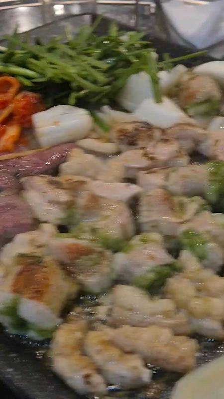 맛있는 곱창을 즐기는 사람들