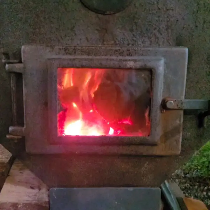 군고구마를 굽는 난로