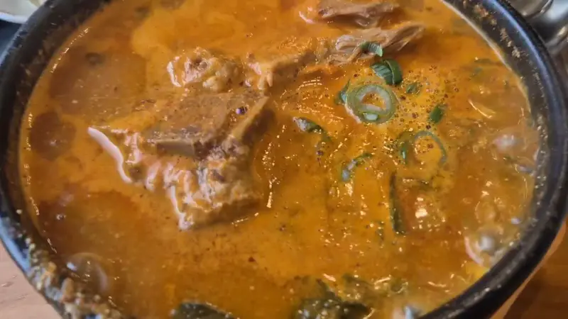 푸짐한 감자탕 비주얼