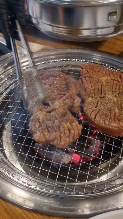 숯불에 구워지는 돼지갈비