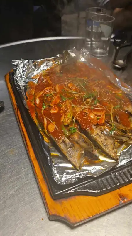 뜨거운 철판 위에서 지글거리는 고갈비