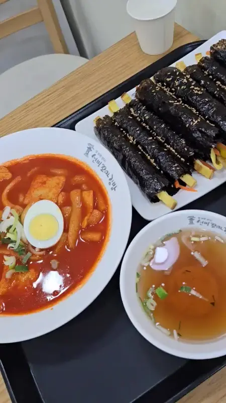 선비꼬마김밥의 꼬마김밥과 국물 떡볶이