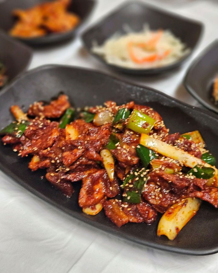 살구나무집 제육볶음, 매콤달콤한 양념이 돋보인다