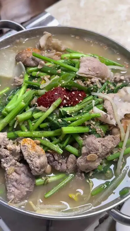 푸짐한 아구와 콩나물이 가득한 청국장 아구탕