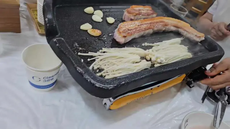 녹차 양념갈비 굽는 모습