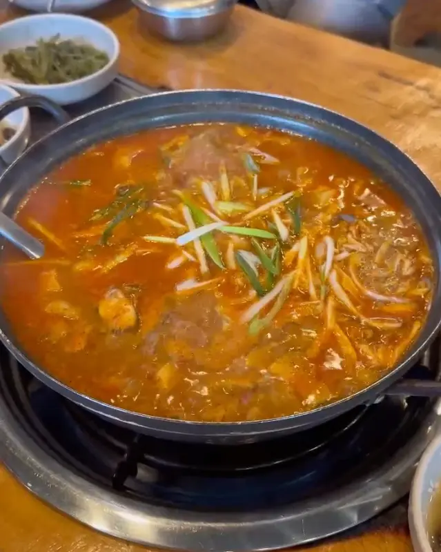 보글보글 끓고 있는 짜글이