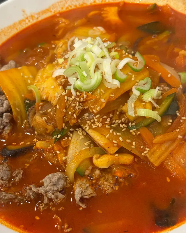 하얀 탕수육 소스가 인상적인 탕수육