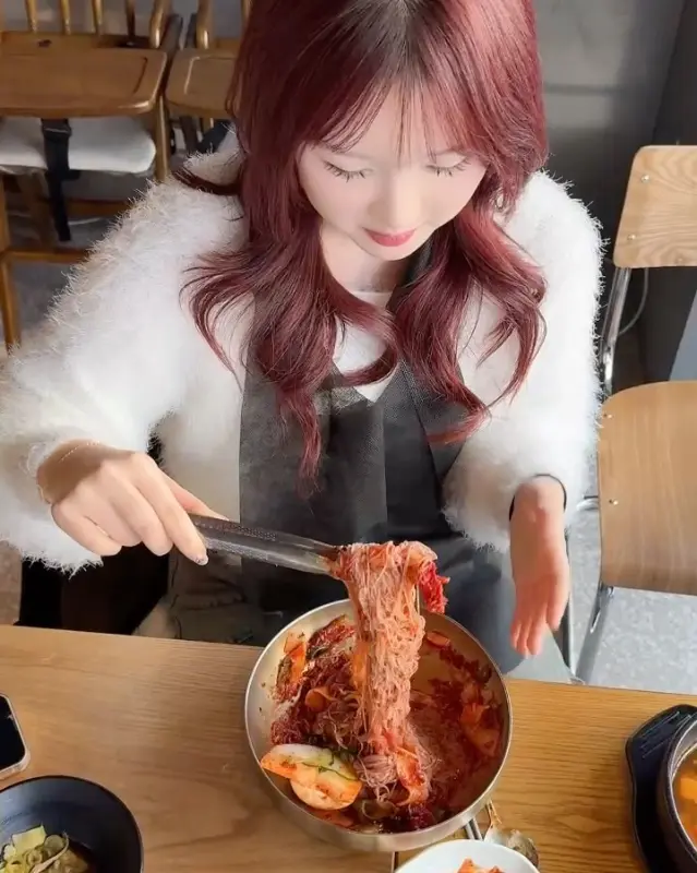 보기만해도 시원한 비빔냉면
