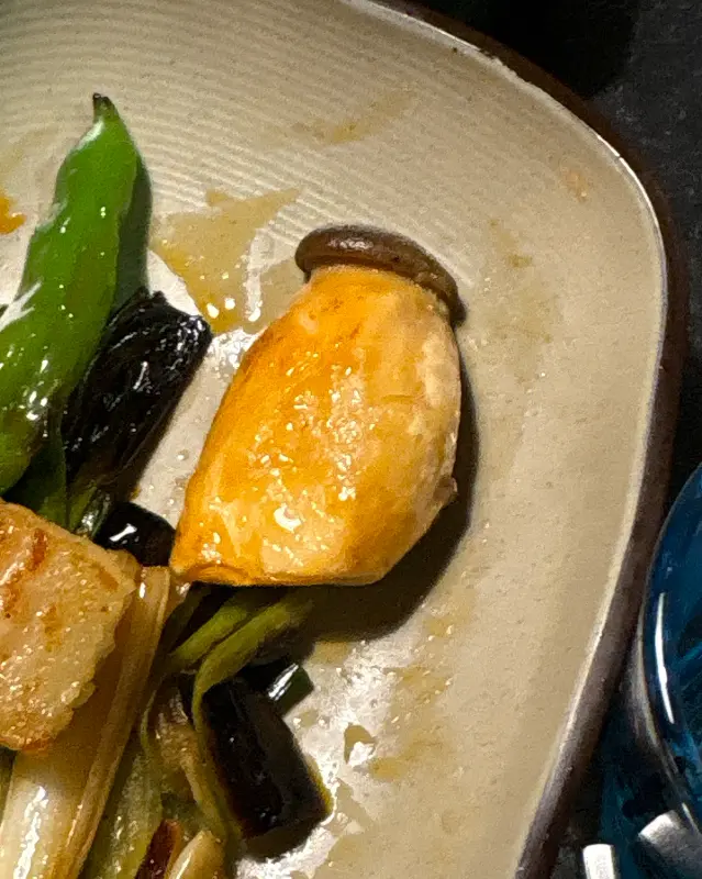 초벌되어 나오는 볏짚 삼겹살