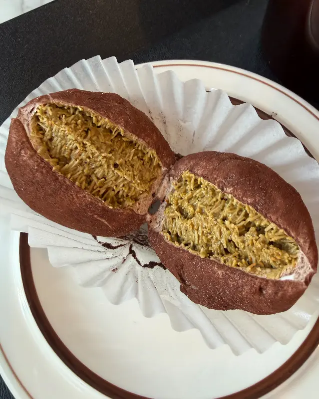 단면을 자른 두바이 쫀득 쿠키