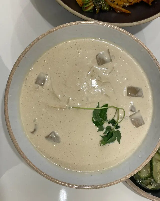 살얼음이 동동 뜬 시원한 콩국수