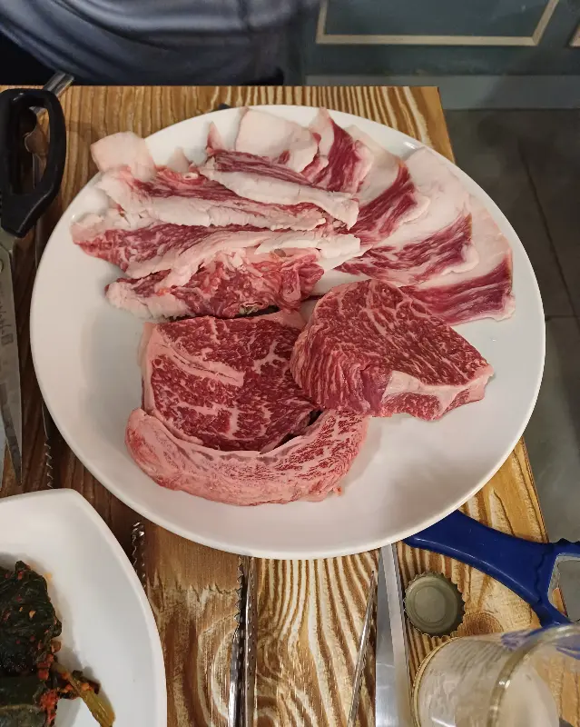 다양한 종류의 고기 모듬