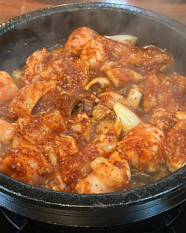 돌판 위 양념 곱창