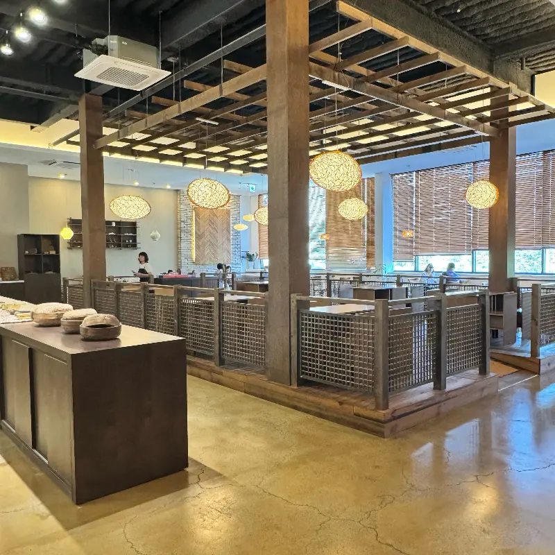 장수당 2층 한옥 카페의 고즈넉한 분위기