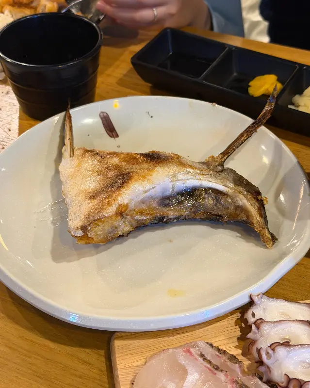 노릇하게 구워진 생선 구이