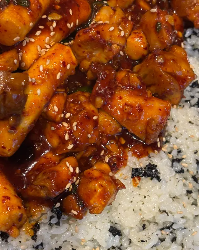 매콤달콤한 닭강정