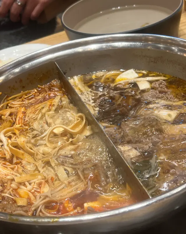 반반 육수 샤브샤브