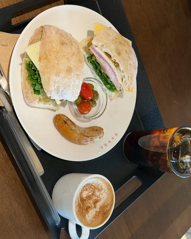 샌드위치와 커피