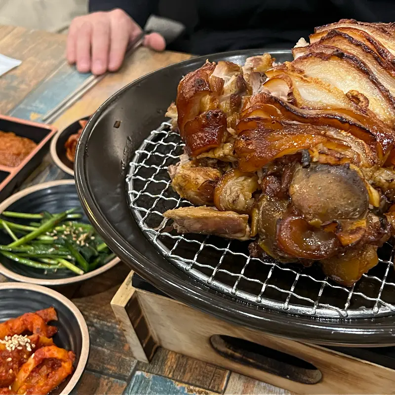 윤기가 흐르는 족발