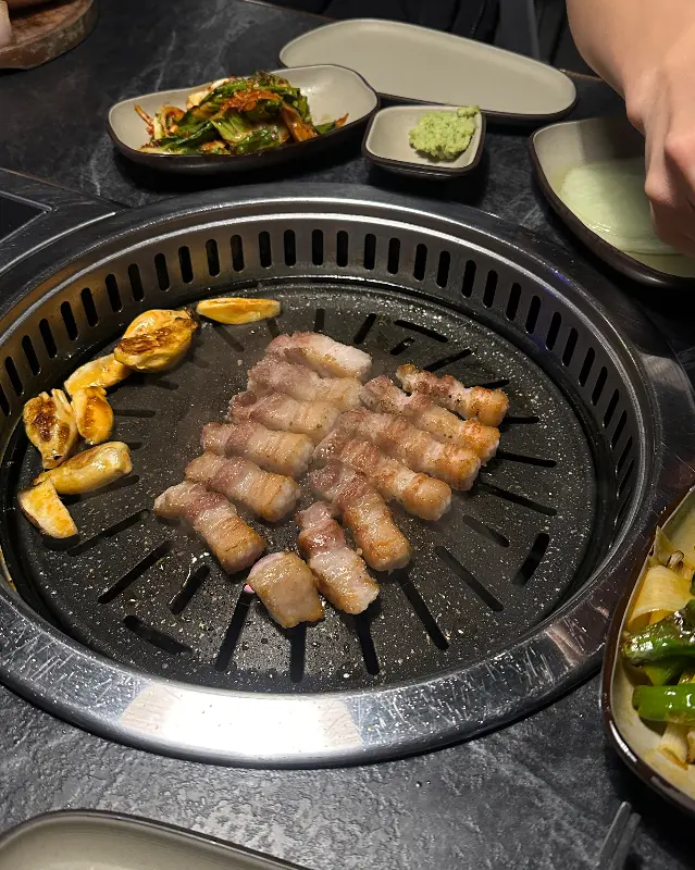 고기와 함께 구워 먹는 야채의 환상적인 조합