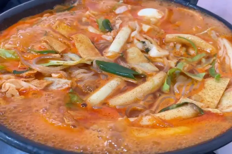 푸짐한 즉석 떡볶이