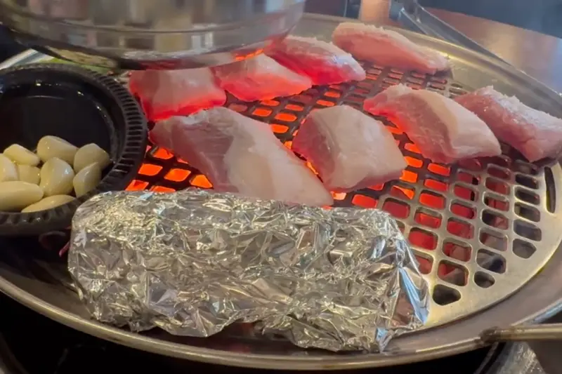 고기 굽는 모습