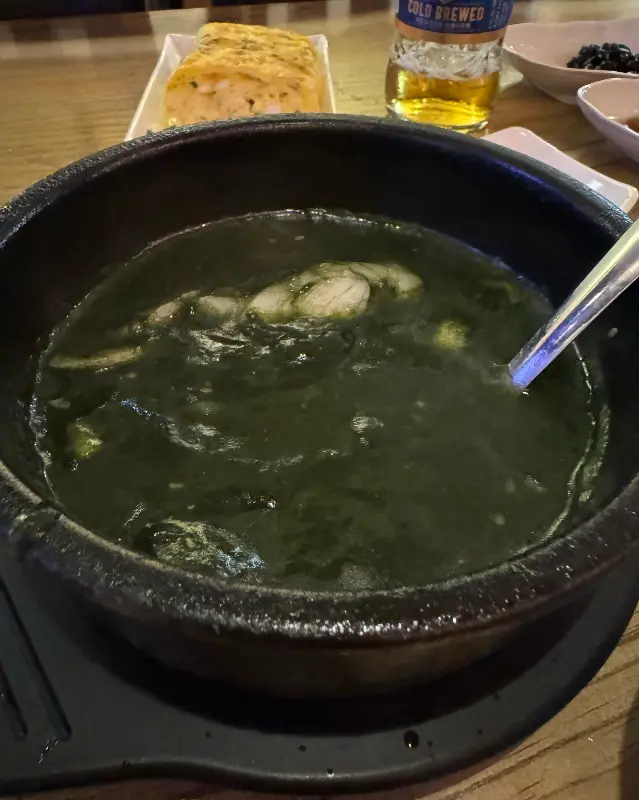 오징어보쌈과 쌈 채소