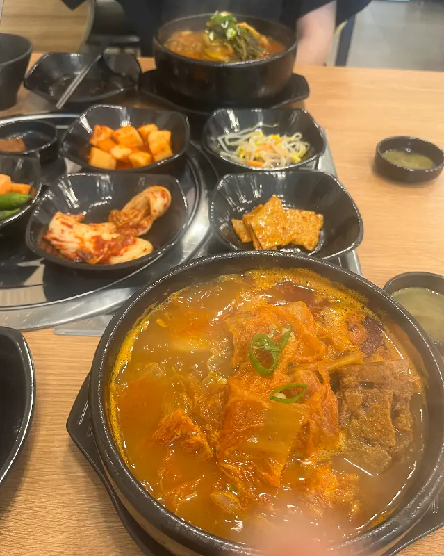 감자탕 한 상 차림