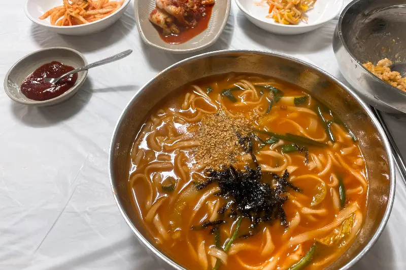 장칼국수와 반찬