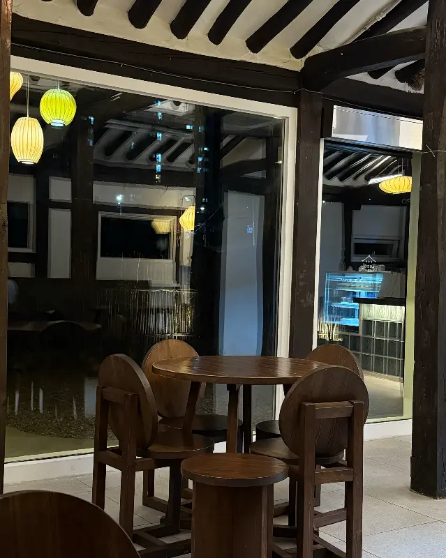 카페 내부 인테리어