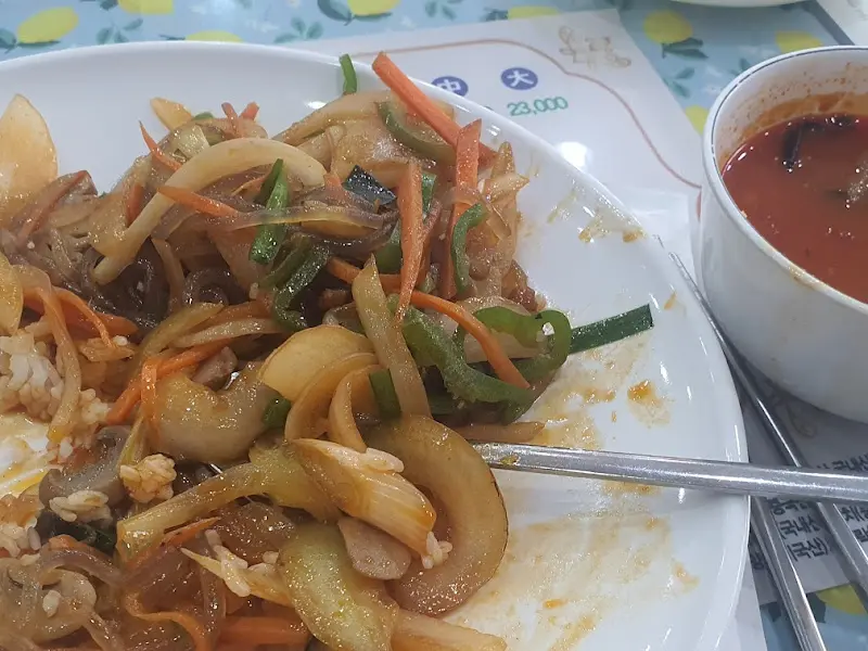 해산물이 푸짐하게 들어간 짬뽕