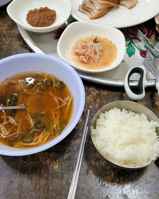 따뜻한 김치콩나물국