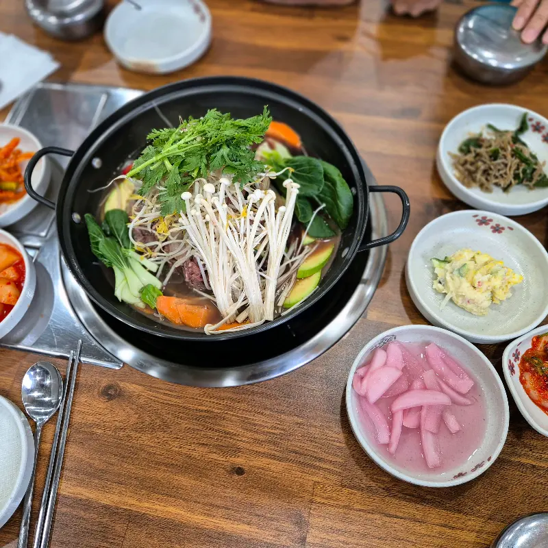 한우 전골과 밑반찬