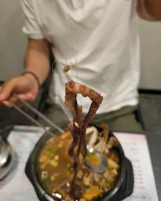 정갈하게 차려진 테이블 세팅
