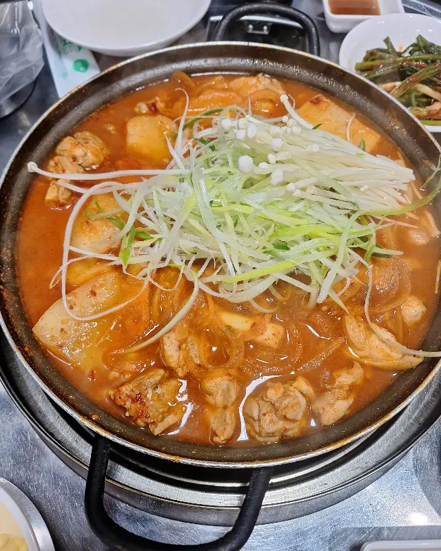 푸짐한 닭도리탕 한 상