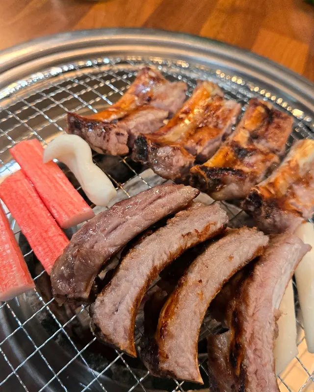 노릇하게 구워진 쪽갈비