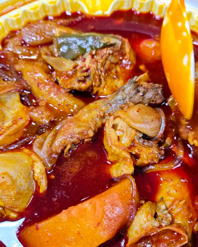 윤기가 흐르는 엽기닭볶음탕