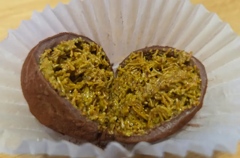 반으로 가른 두바이 쫀득 쿠키 단면