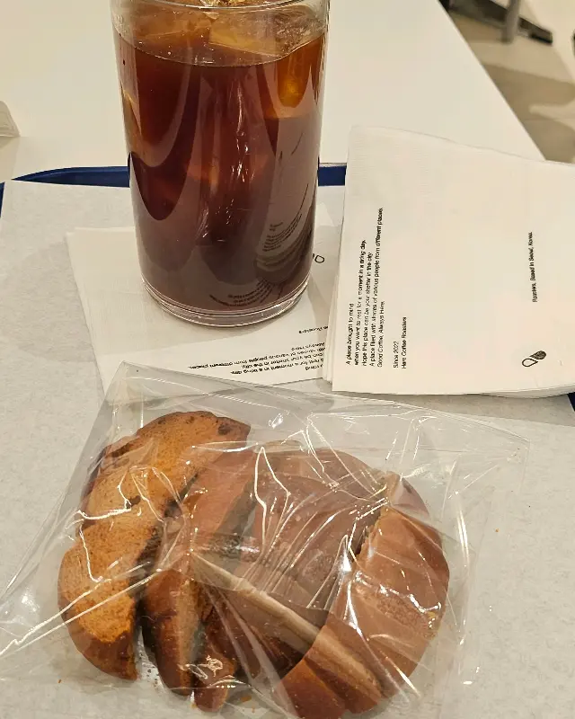 오렌지 아메리카노와 빵