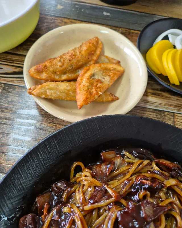 짜장면과 군만두