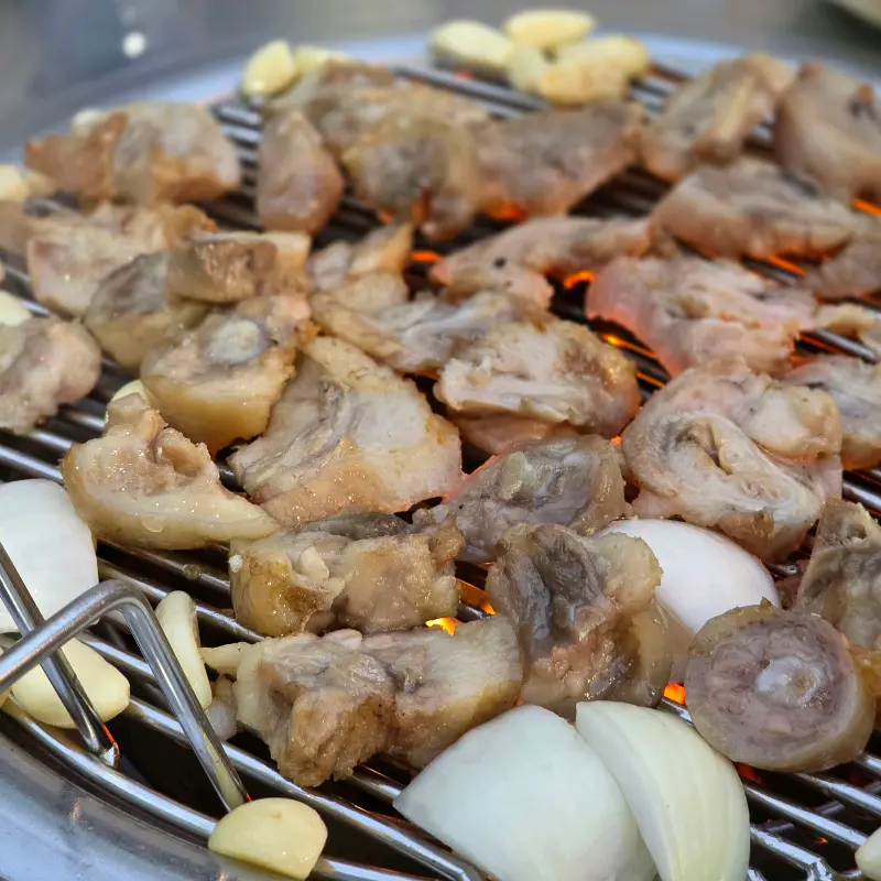 연탄불에 구워 먹는 꼬리의 환상적인 비주얼