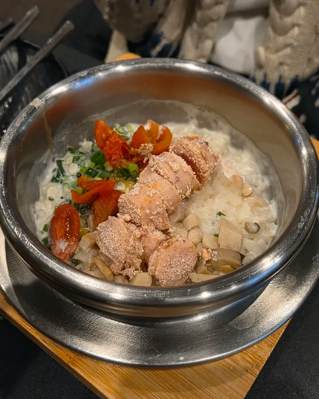 명란 크림 솥밥의 먹음직스러운 모습