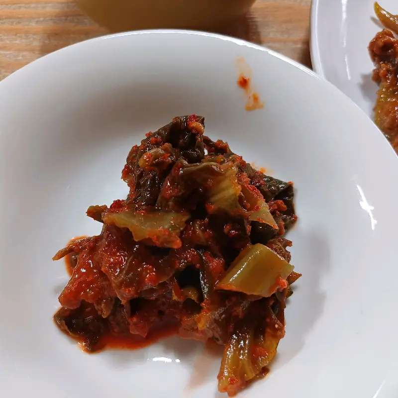 빨갛게 익은 갓김치