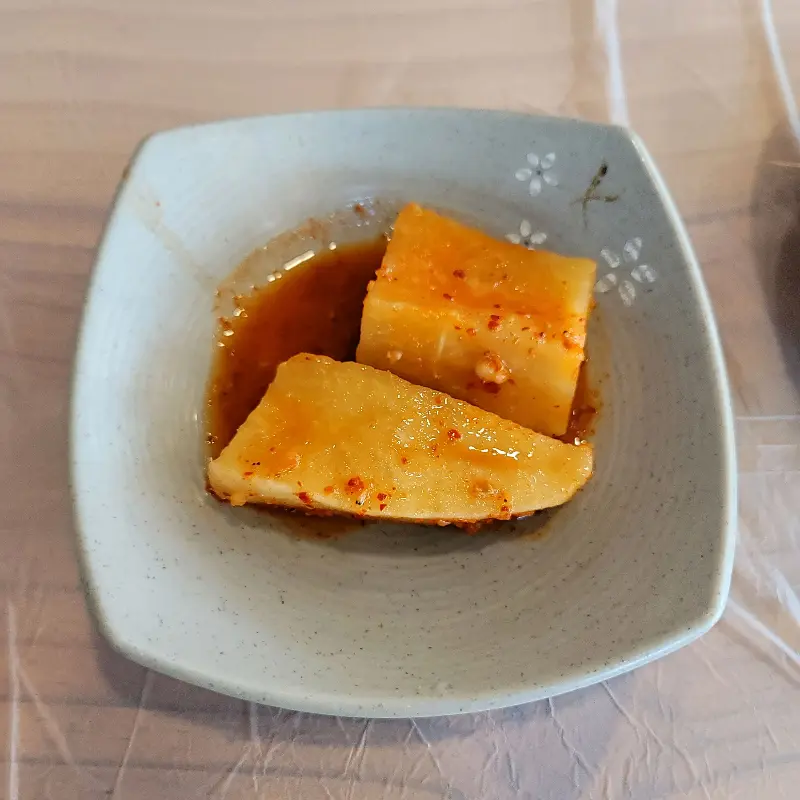 큼지막한 깍두기