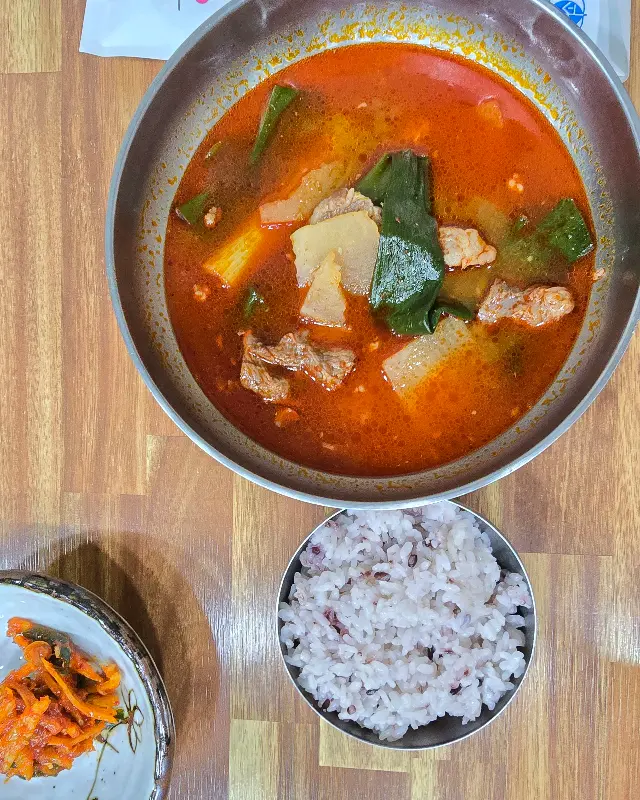 맛깔스러운 소고기 국밥